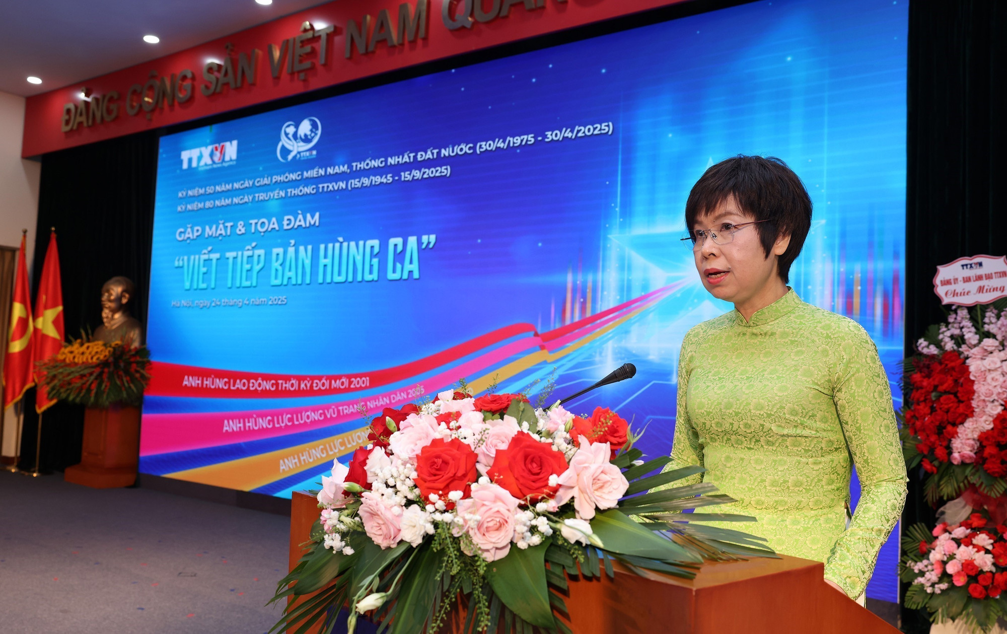 Nhà báo Vũ Việt Trang, Bí thư Đảng ủy, Tổng giám đốc, Chủ tịch Liên chi hội nhà báo Thông tấn xã Việt Nam phát biểu. (Ảnh: Quốc Khánh/TTXVN) vna-potal-to-chuc-gap-mat-truyen-thong-ky-niem-50-nam-giai-phong-mien-nam-thong-nhat-dat-nuoc-7992913.jpg