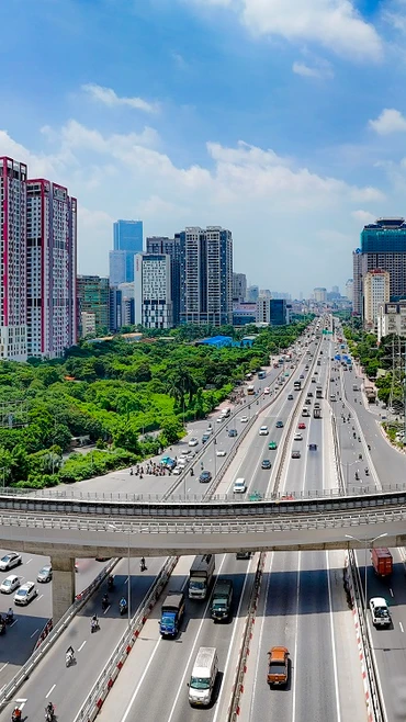 Các dự án giao thông của Hà Nội được đầu tư, xây dựng đã góp phần cải thiện năng lực lưu thông cho người dân. (Ảnh: Hoài Nam/Vietnam+)