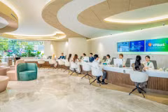 VPBank khẳng định một số thông tin quan trọng của khách hàng như tên đăng nhập, mật khẩu, sinh trắc học và thông tin thẻ ghi nợ, thẻ tín dụng không được gửi sang hệ thống CIC. (Ảnh: Vietnam+)