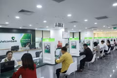 Vietcombank giảm 2% lãi suất cho vay hỗ trợ khách hàng bị thiệt hại bão, lũ. (Ảnh: Vietnam+)