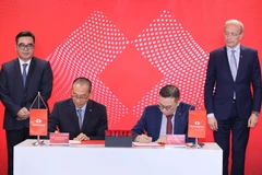 Techcombank chính thức phân phối sản phân phối bảo hiểm nhân thọ Techcom Life. (Ảnh: Vietnam+)