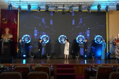 Tại sự kiện ngày 22/8, Thời báo Ngân hàng chính thức ra mắt nhiều sản phẩm ứng dụng công nghệ mới. (Ảnh: Vietnam+)