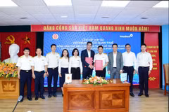 Lễ ký kết thỏa thuận hợp tác giữa VietinBank và Cục Thuế. (Ảnh: Vietnam+)