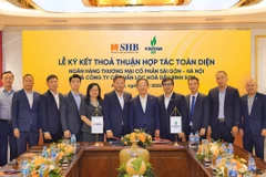 Toàn cảnh lễ ký kết thỏa thuận hợp tác toàn diện giữa Ngân hàng SHB và Công ty cổ phần Lọc hóa dầu Bình Sơn. (Ảnh: Vietnam+)