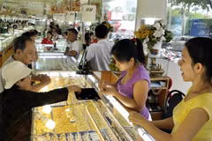 Giá vàng giảm phiên thứ 4 liên tiếp, giao dịch quanh mức 156,5 triệu đồng. (Ảnh: TTXVN)