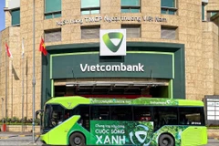 Vietcombank Green Bus khởi hành chạy thử từ ngày 02/6/2025 tại Trụ sở chính Vietcombank - 198 Trần Quang Khải, Hoàn Kiếm, Hà Nội. (Ảnh: Vietnam+)