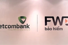 Vietcombank và FWD hợp tác triển khai ưu đãi hoàn phí chuyển đổi trả góp cho chủ thẻ tín dụng Vietcombank khi thanh toán phí bảo hiểm FWD. (Ảnh: Vietnam+)