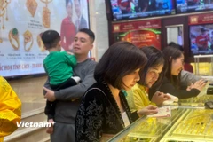 Giá vàng SJC tiếp tục giảm nhẹ, giao dịch quanh mức 154,4 triệu đồng. (Ảnh: Vietnam+)