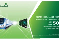 Chào mừng 50 năm Thống nhất đất nước, Vietcombank hoàn 50% vé Metro 450.000 đồng. (Ảnh: Vietnam+)