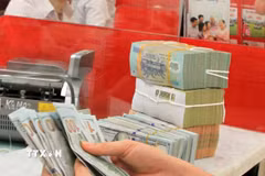 Thu ngân sách 6 tháng đạt 62% dự toán, tăng trưởng mạnh từ thu nội địa, dầu thô và xuất nhập khẩu, cùng quản lý chi ngân sách chặt chẽ. (Ảnh: Vietnam+)