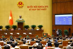 Quốc hội biểu quyết thông qua Luật Thủ đô (sửa đổi). Ảnh: Doãn Tấn - TTXVN