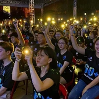 Chiến dịch Giờ Trái đất được tổ chức hàng năm thu hút đông đảo người dân tham gia. (Ánh: TTXVN)