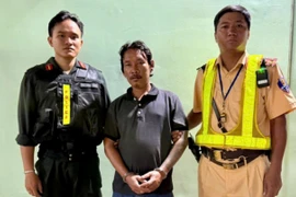Tạm giữ đối tượng say rượu tấn công Cảnh sát Giao thông bằng hung khí tại chốt kiểm soát nồng độ cồn