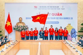 Thủ tướng Phạm Minh Chính động viên các vận động viên lên đường làm nhiệm vụ tại Sea Game 33. (Ảnh: PV/Vietnam+)