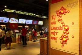 Rạp chiếu phim kín người chờ xem những bộ phim lịch sử mừng Tết Độc lập.