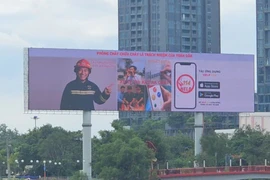 Màn hình Led tuyên truyền Phòng cháy chữa cháy với nhiều hình ảnh, clip bổ sung kiến thức PCCC cho người dân một cách thiết thực. (Ảnh: Khánh Ly/Vietnam+)