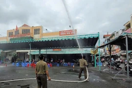 Diễn tập PCCC tại chợ Hạnh Thông Tây, Quận Gò Vấp, thành phố Hồ Chí Minh. (Ảnh: Khánh Ly/Vietnam+)