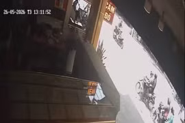 Truy tìm nhóm đối tượng dùng búa đập tủ kính, cướp tiệm vàng ở Thành phố Hồ Chí Minh