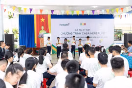 Herbalife Việt Nam hỗ trợ dinh dưỡng cho hơn 3.000 người có hoàn cảnh khó khăn. (Ảnh: PV/Vietnam+)