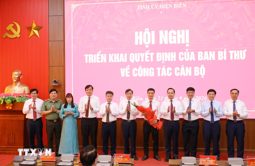 ttxvn-tan-pho-bi-thu-dien-bien-nhan-nhiem-vu-cam-ket-no-luc-vi-su-phat-trien-dia-phuong-9039274-1.jpg