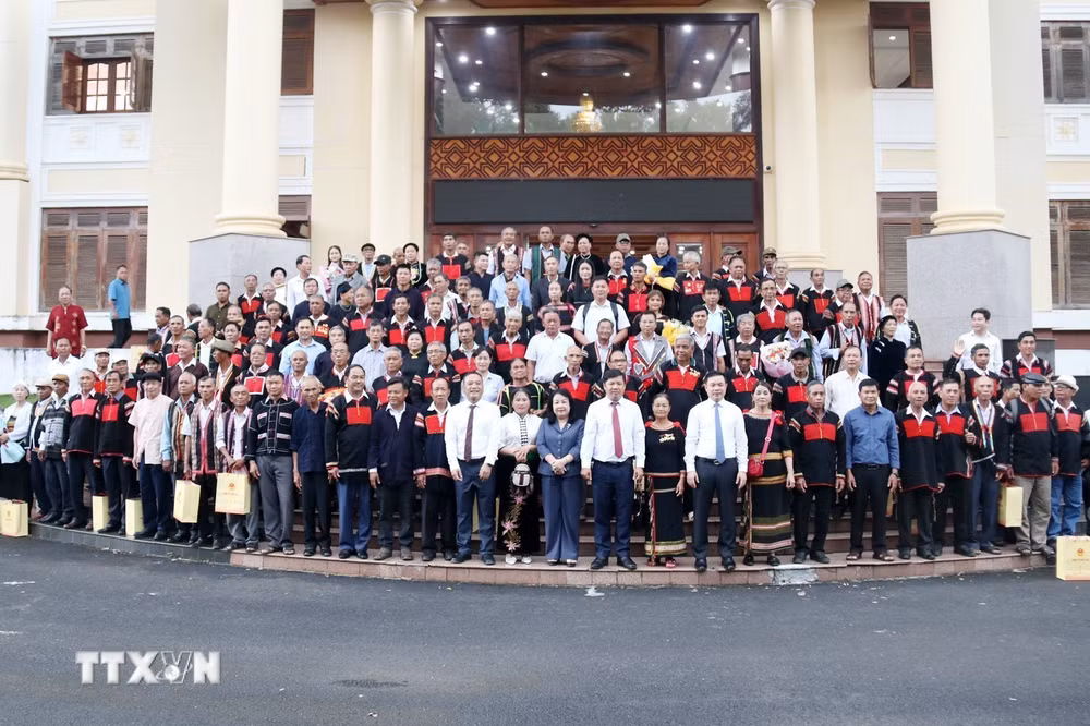 ttxvn_dak-lak-nguoi-co-uy-tin-gop-phan-giu-vung-the-tran-long-dan-ngay-tu-co-so-9056589-1.jpg