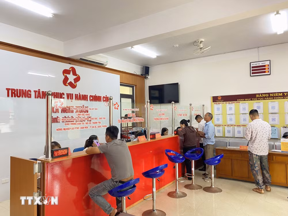 ttxvn-chinh-quyen-dia-phuong-2-cap-buoc-tien-nang-cao-hieu-qua-phuc-vu-nguoi-dan-ha-tinh-8125515-1.jpg