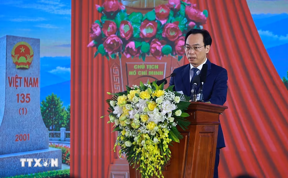 ttxvn-thu-tuong-du-le-khai-giang-nam-hoc-moi-tai-truong-pho-thong-noi-tru-lien-cap-muong-khuong-lao-cai-9003806.jpg