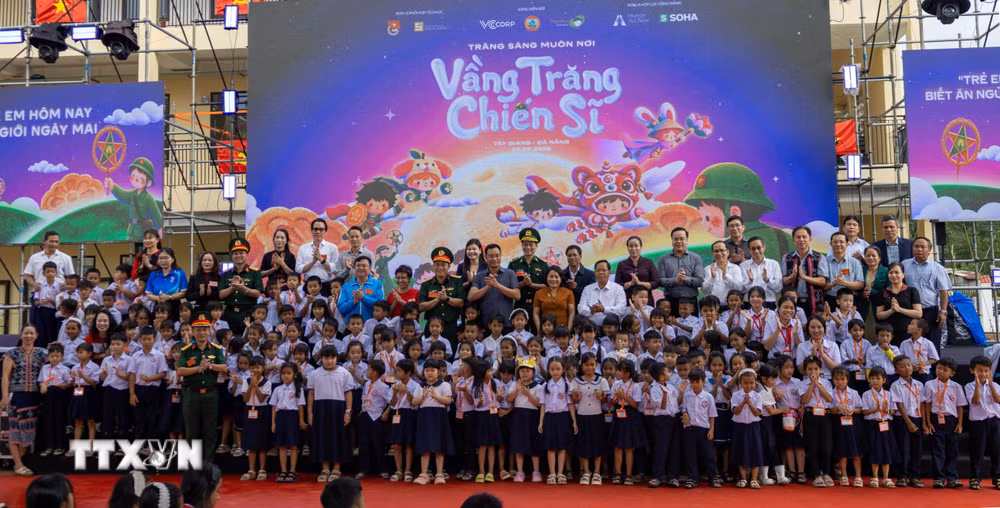 ttxvn_truong-pho-thong-dan-toc-noi-tru-lien-cap-moi-noi-chap-canh-uoc-mo-cho-tre-em-vung-bien-9048832-2.jpg