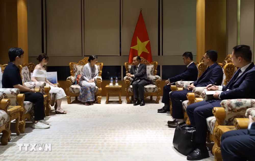 ttxvn-bo-truong-ngoai-giao-le-hoai-trung-gap-go-cong-dong-doanh-nghiep-viet-nam-tai-myanmar-8985395-1.jpg