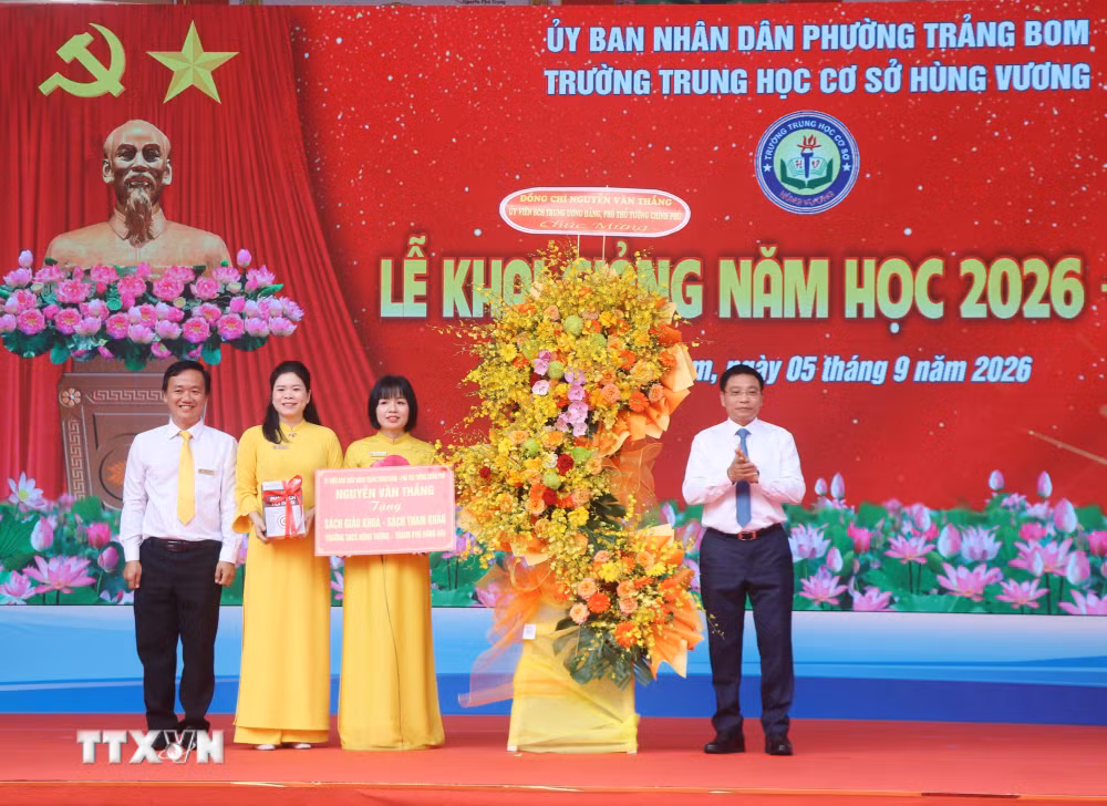 ttxvn-pho-thu-tuong-chinh-phu-nguyen-van-thang-du-le-khai-giang-tai-dong-nai-9004097.jpg