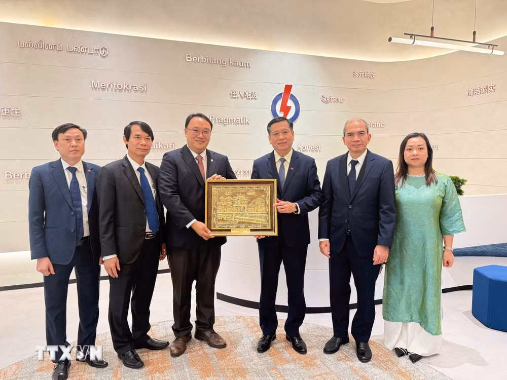 ttxvn_viet-nam-va-singapore-thuc-day-hop-tac-kenh-dang-9092212-2.jpg