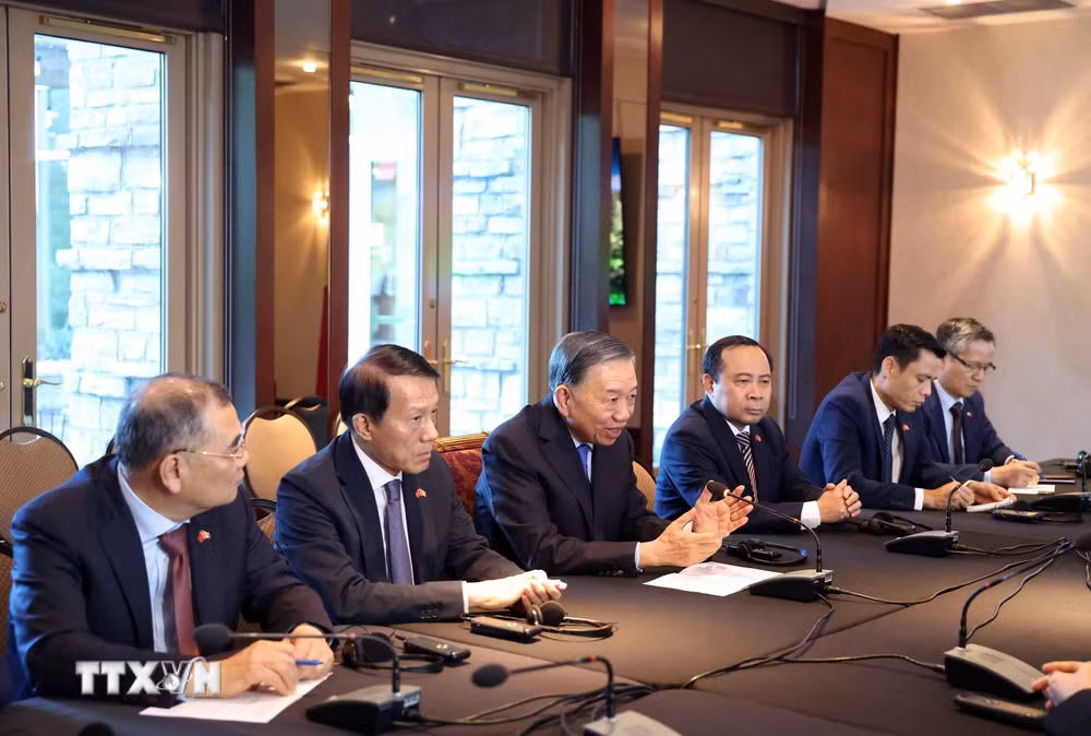 ttxvn_tong-bi-thu-chu-tich-nuoc-to-lam-tiep-hieu-truong-truong-dai-hoc-concordia-cua-cannada-9050255-2.jpg