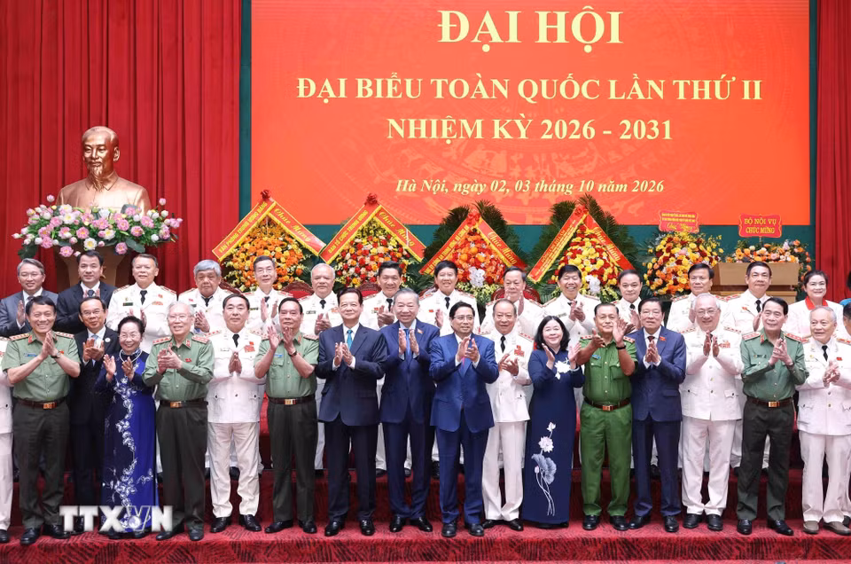 Tổng Bí thư, Chủ tịch nước Tô Lâm và các đại biểu tham dự Đại hội toàn quốc lần thứ II Hội Cựu Công an nhân dân Việt Nam. (Ảnh: Thống Nhất/TTXVN)