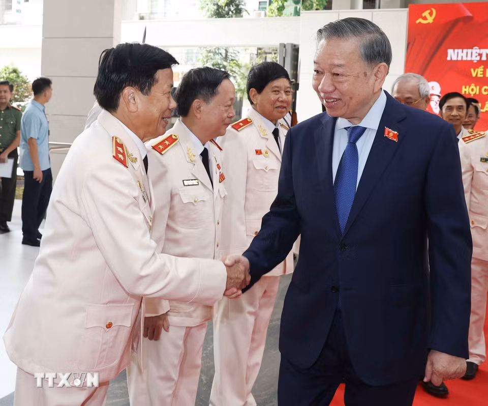 Tổng Bí thư, Chủ tịch nước Tô Lâm và các đại biểu tham dự Đại hội đại biểu toàn quốc Hội Cựu Công an nhân dân Việt Nam lần thứ II. (Ảnh: Thống Nhất/TTXVN)