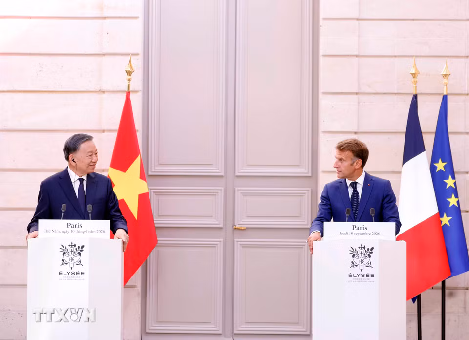 Tổng Bí thư, Chủ tịch nước Tô Lâm và Tổng thống Pháp Emmanuel Macron gặp gỡ báo chí. (Ảnh: Thống Nhất/TTXVN)