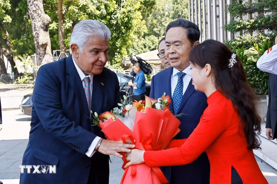 Chủ tịch Quốc hội Trần Thanh Mẫn đón Tổng thống Cộng hòa Panama José Raúl Mulino thăm chính thức tới Việt Nam. (Ảnh: Doãn Tấn/TTXVN)