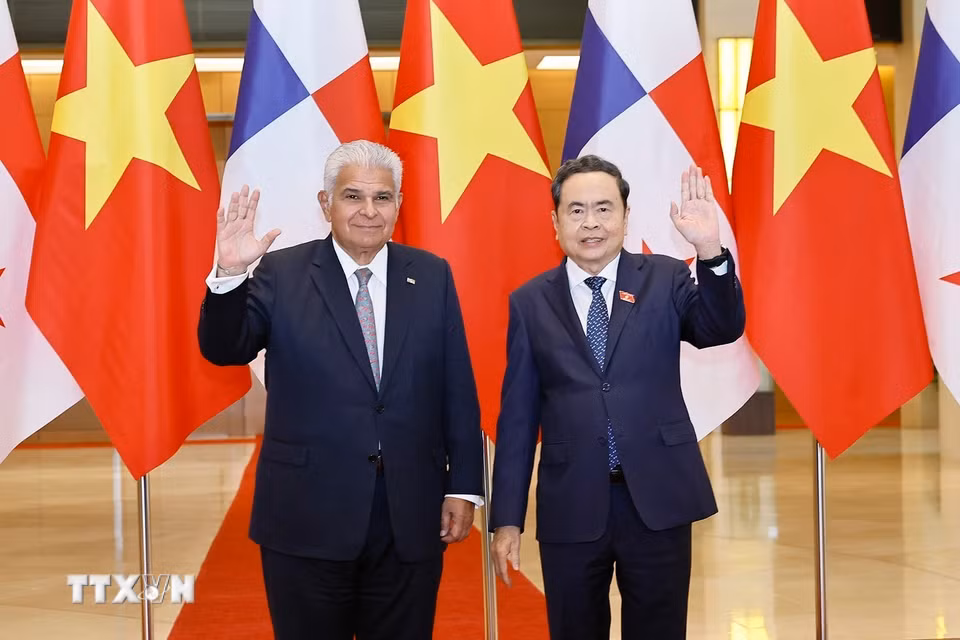 Chủ tịch Quốc hội Trần Thanh Mẫn hội kiến Tổng thống Panama José Raúl Mulino. (Ảnh: Doãn Tấn/TTXVN)