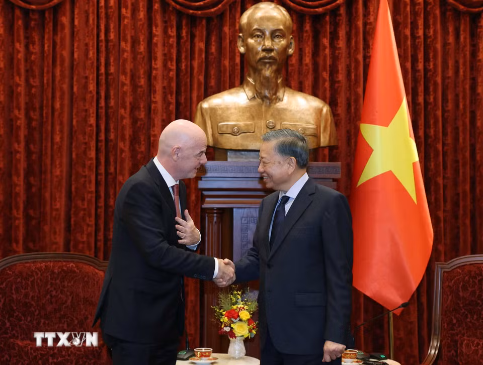 Tổng Bí thư, Chủ tịch nước Tô Lâm tiếp Chủ tịch FIFA Gianni Infantino. (Ảnh: Thống Nhất/TTXVN)
