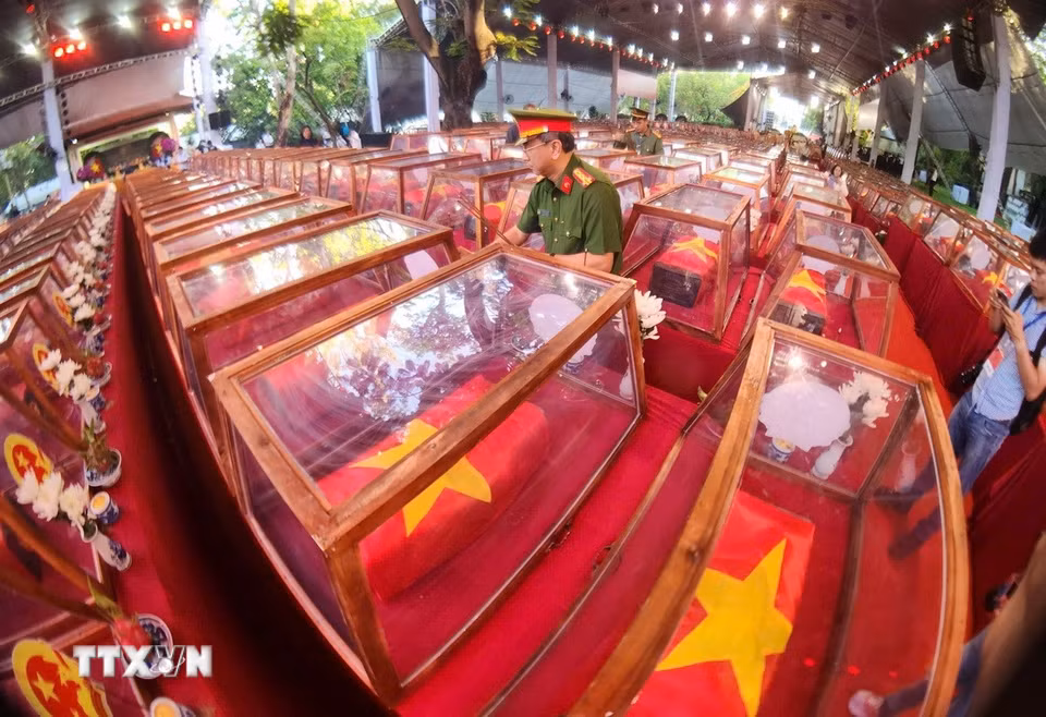 Hài cốt các Anh hùng liệt sỹ sẽ được di quách về an táng, hương khói tại Nghĩa trang liệt sỹ Thành phố Hồ Chí Minh ở phường Long Bình. (Ảnh: Mạnh Linh/TTXVN)