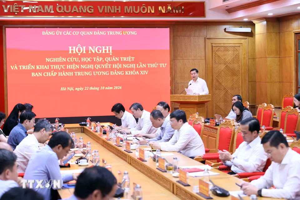 Hội nghị trực tiếp kết hợp trực tuyến về nghiên cứu, học tập, quán triệt và triển khai thực hiện Nghị quyết Hội nghị lần thứ tư Ban Chấp hành Trung ương Đảng khóa XIV. (Ảnh: An Đăng/TTXVN)