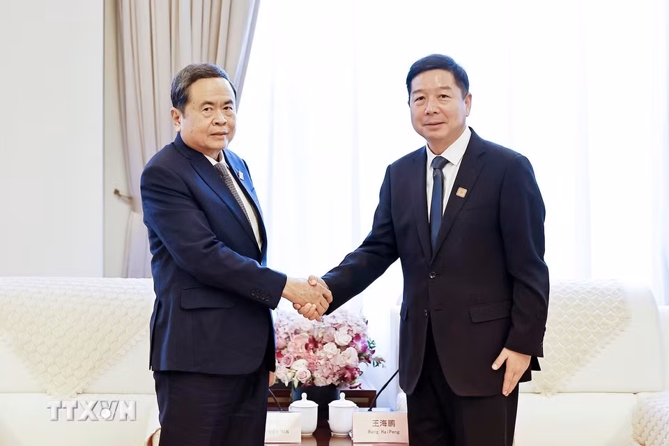 Chủ tịch Quốc hội Trần Thanh Mẫn tiếp Bí thư Thành ủy Diên An Vương Hải Bằng. (Ảnh: Doãn Tấn/TTXVN)