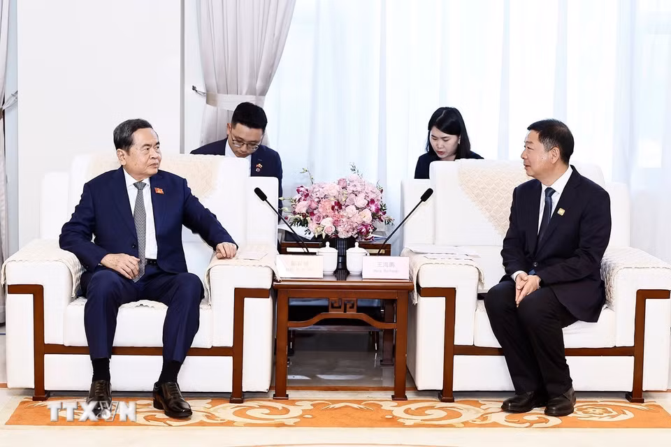 Chủ tịch Quốc hội Trần Thanh Mẫn tiếp Bí thư Thành ủy Diên An Vương Hải Bằng. (Ảnh: Doãn Tấn/TTXVN)