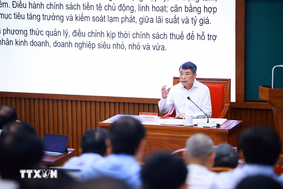 Sáng 16/9, tại Học viện Chính trị quốc gia Hồ Chí Minh, Ủy viên Bộ Chính trị, Thủ tướng Chính phủ Lê Minh Hưng trao đổi Chuyên đề: “Nâng cao năng lực điều hành của Chính phủ, tạo đột phá mạnh mẽ cho phát triển nhanh, bền vững và tăng trưởng hai con số” với các học viên Lớp bồi dưỡng, cập nhật kiến thức đối với Ủy viên Ban Chấp hành Trung ương Đảng khóa XIV (Lớp thứ hai). (Ảnh: Dương Giang/TTXVN)