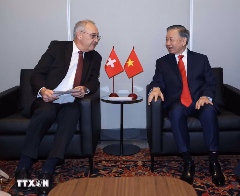Tổng Bí thư, Chủ tịch nước Tô Lâm gặp Tổng thống Thụy Sĩ Guy Parmelin. (Ảnh: Thống Nhất/TTXVN)