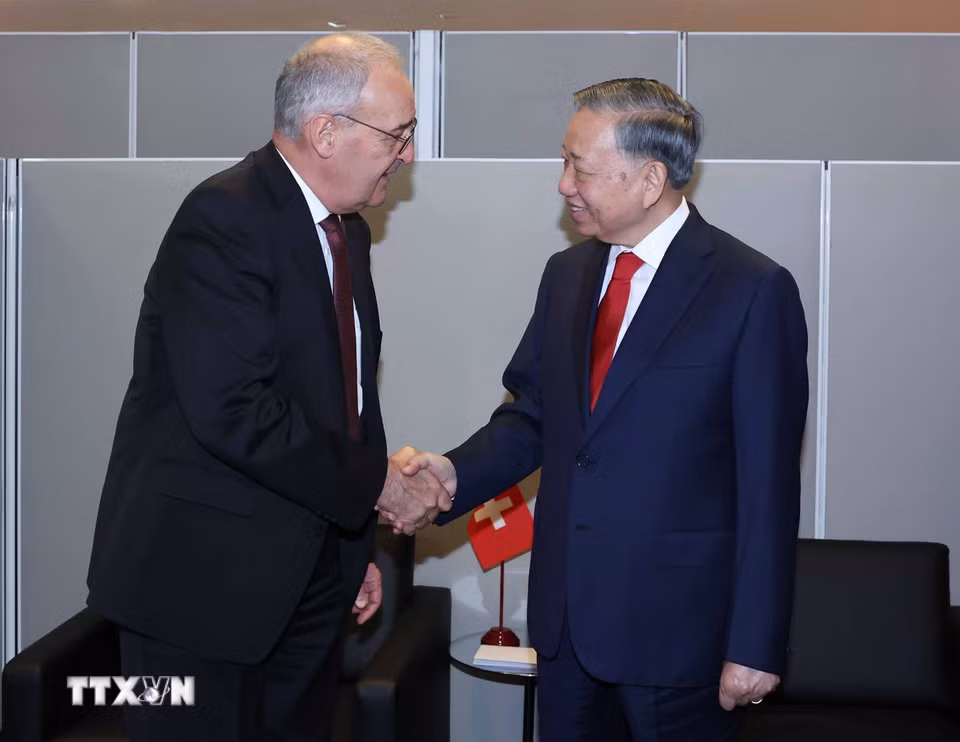 Tổng Bí thư, Chủ tịch nước Tô Lâm gặp Tổng thống Thụy Sĩ Guy Parmelin. (Ảnh: Thống Nhất/TTXVN)