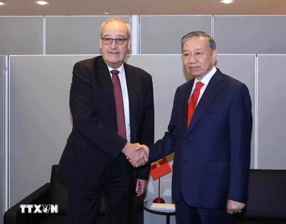 Tổng Bí thư, Chủ tịch nước Tô Lâm gặp Tổng thống Thụy Sĩ Guy Parmelin. (Ảnh: Thống Nhất/TTXVN)