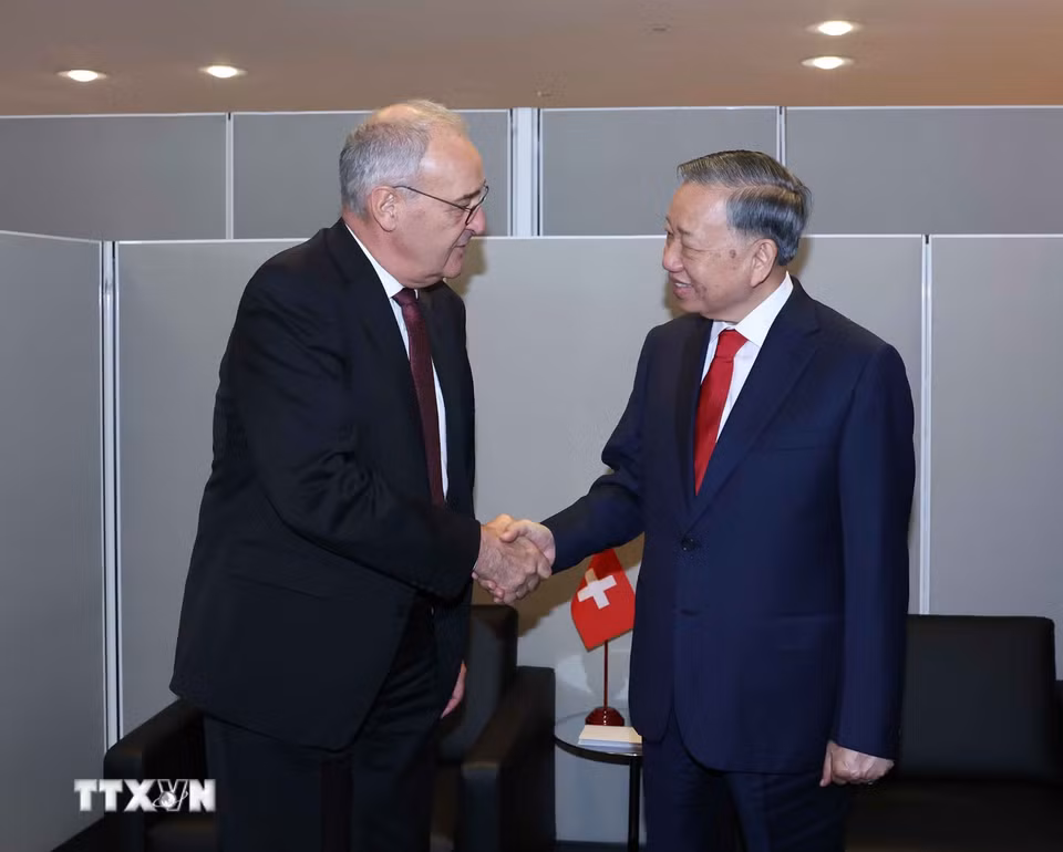 Tổng Bí thư, Chủ tịch nước Tô Lâm gặp Tổng thống Thụy Sĩ Guy Parmelin. (Ảnh: Thống Nhất/TTXVN)