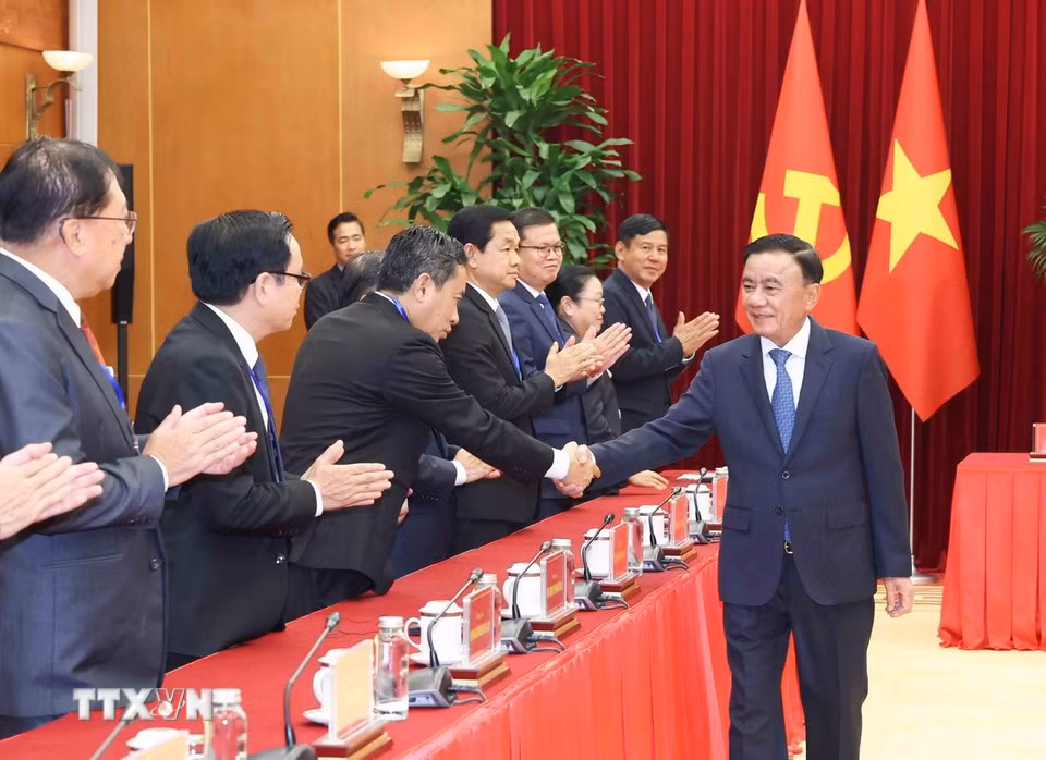 Thường trực Ban Bí thư Trần Cẩm Tú tiếp Đoàn cán bộ cấp Thứ trưởng và tương đương của Đảng Nhân dân Cách mạng Lào. (Ảnh: Phương Hoa/TTXVN)