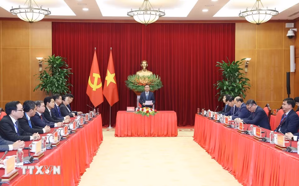Thường trực Ban Bí thư Trần Cẩm Tú tiếp Đoàn cán bộ cấp Thứ trưởng và tương đương của Đảng Nhân dân Cách mạng Lào. (Ảnh: Phương Hoa/TTXVN)