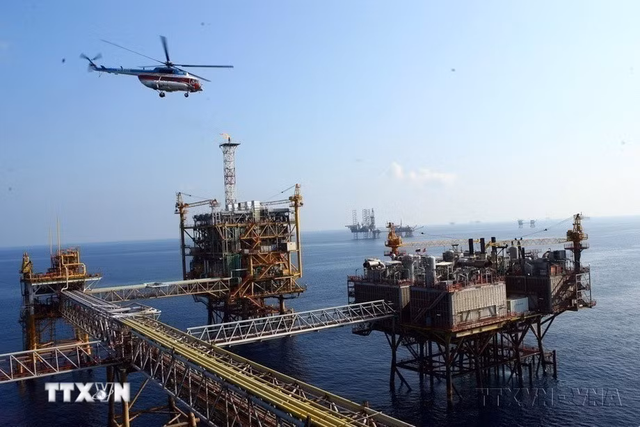 Giàn công nghệ trung tâm số 2 của mỏ Bạch Hổ thuộc Liên doanh Việt-Nga (Vietsovpetro). (Ảnh: Huy Hùng/TTXVN)